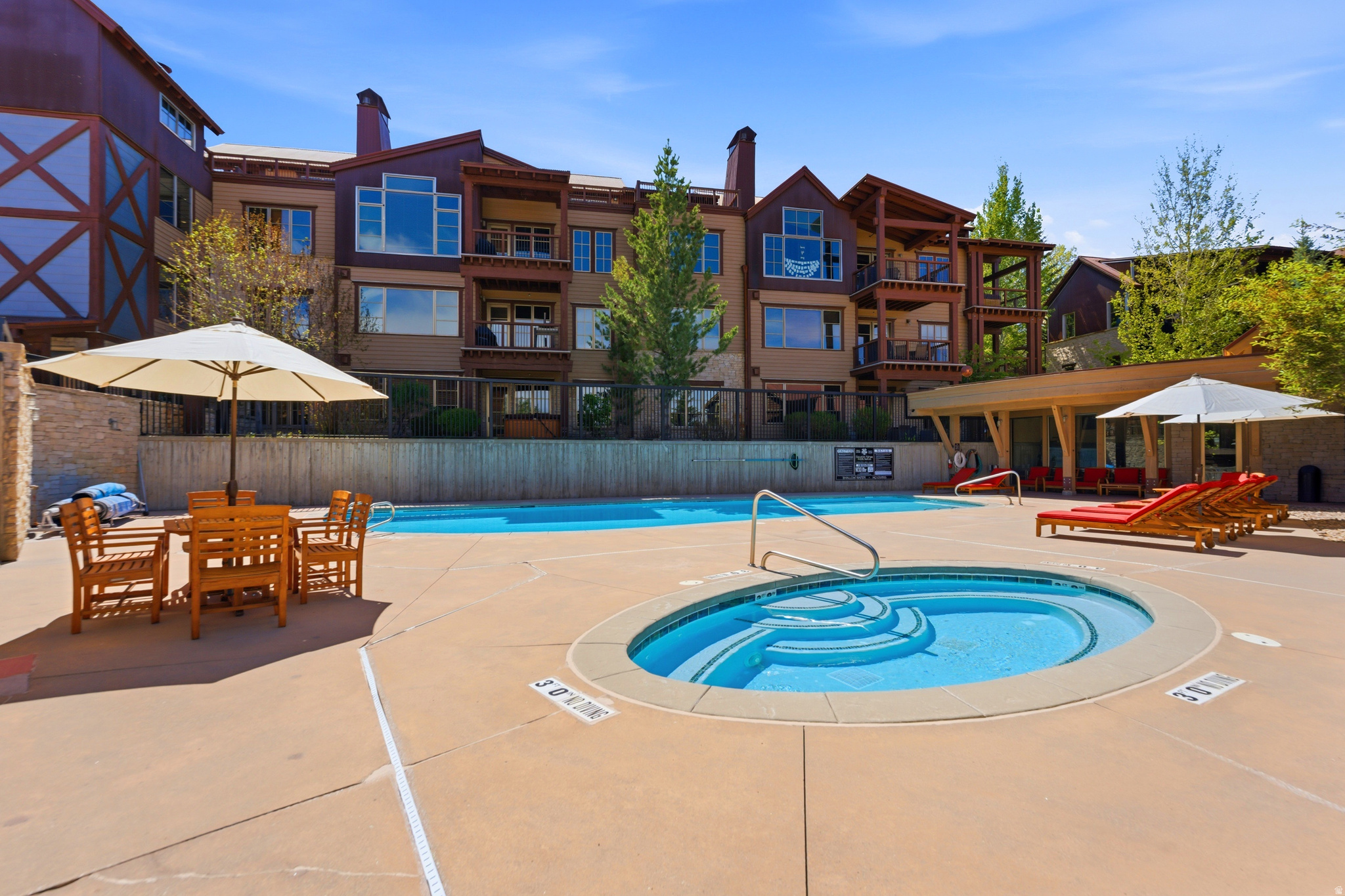 SPIRO CONDOMINIUMS - Residential