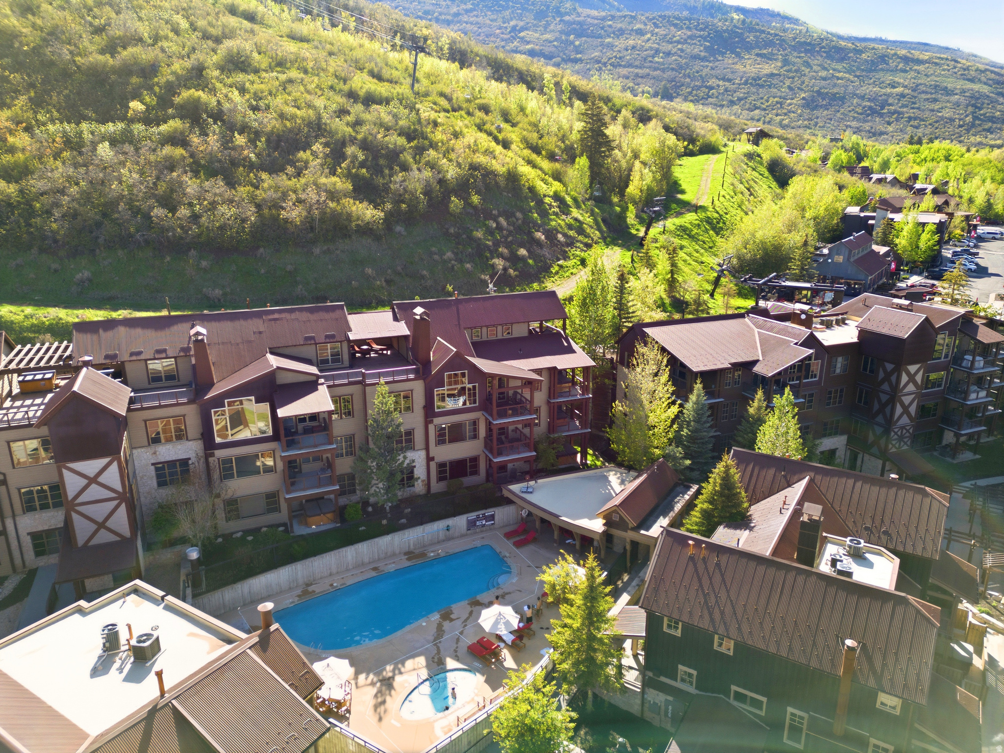 SPIRO CONDOMINIUMS - Residential