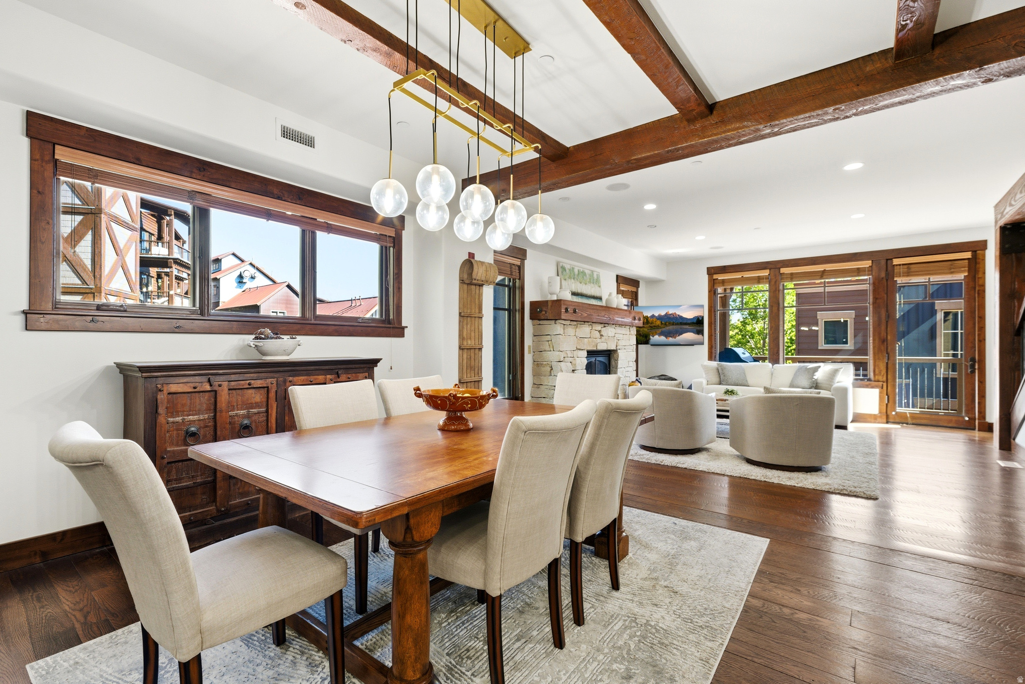 SPIRO CONDOMINIUMS - Residential