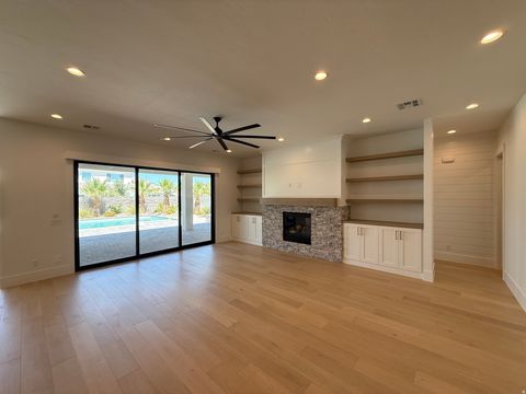Tiny photo for 831 E QUEENSRIDGE DR, Washington, UT 84780 (MLS # 2157104)
