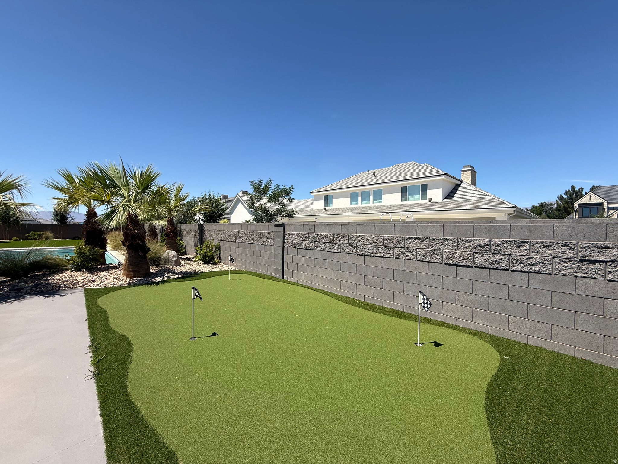 QUEENSRIDGE 3 - Residential