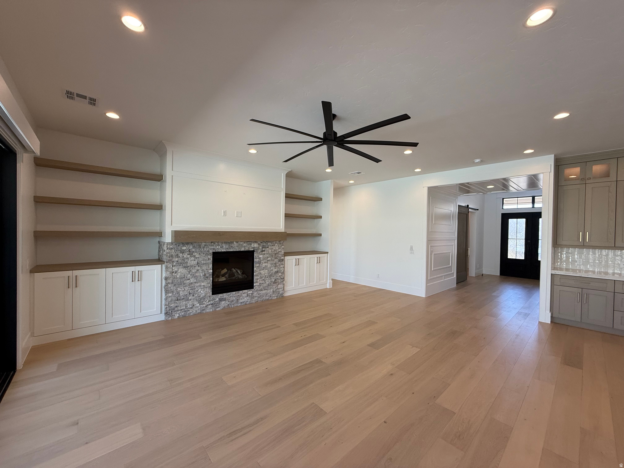 QUEENSRIDGE 3 - Residential