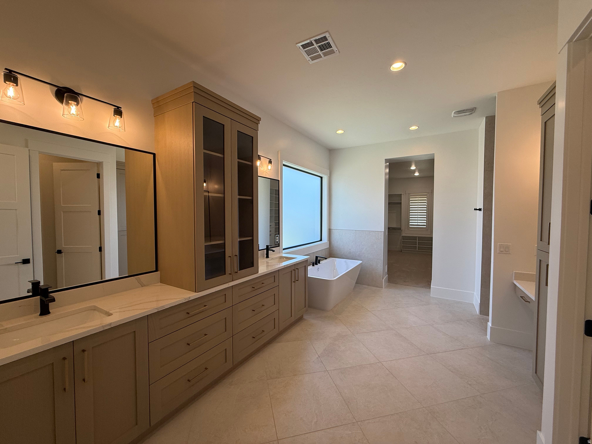 QUEENSRIDGE 3 - Residential