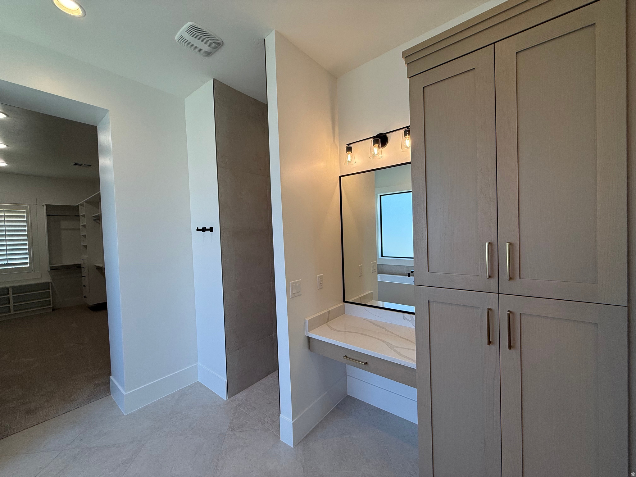 QUEENSRIDGE 3 - Residential