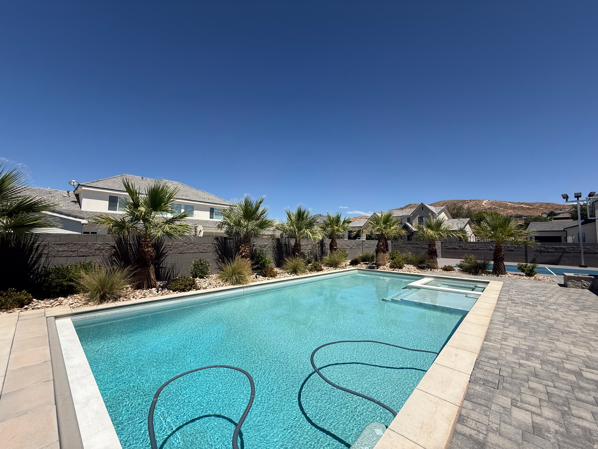 QUEENSRIDGE 3 - Residential
