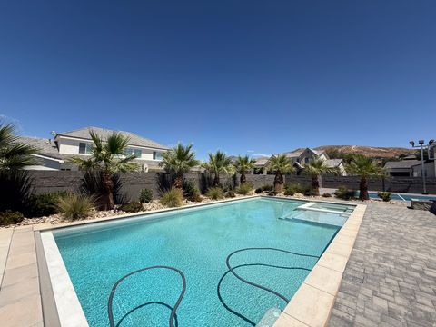 Tiny photo for 831 E QUEENSRIDGE DR, Washington, UT 84780 (MLS # 2157104)