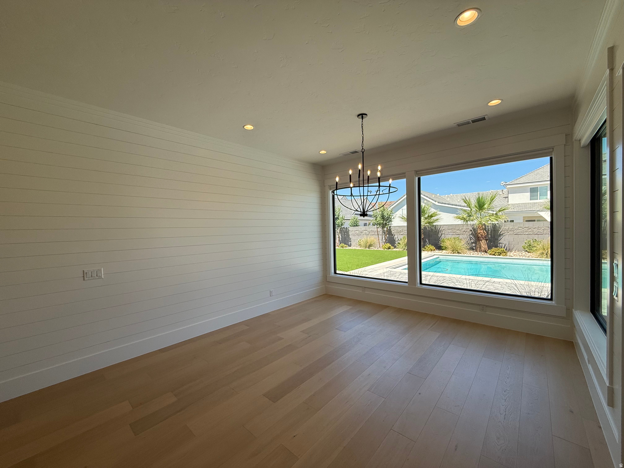 QUEENSRIDGE 3 - Residential
