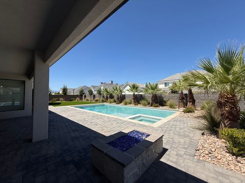 Tiny photo for 831 E QUEENSRIDGE DR, Washington, UT 84780 (MLS # 2157104)