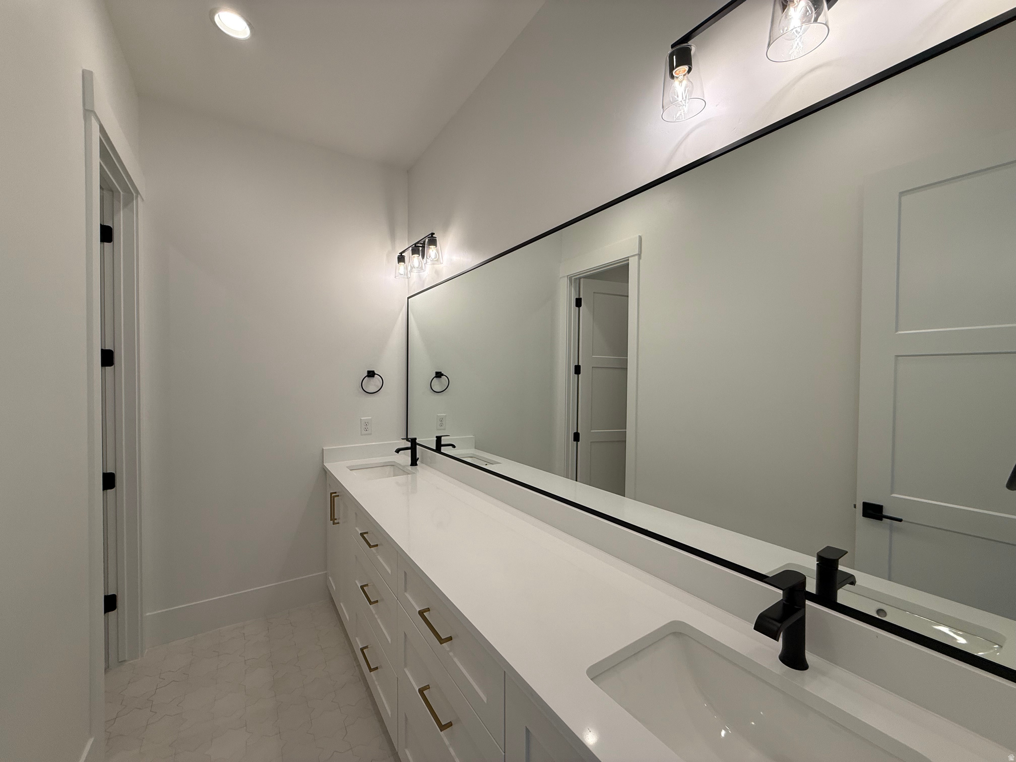 QUEENSRIDGE 3 - Residential