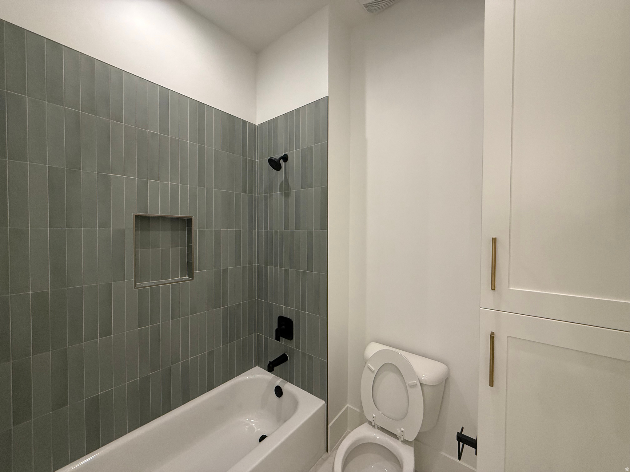 QUEENSRIDGE 3 - Residential