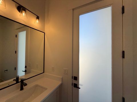 Tiny photo for 831 E QUEENSRIDGE DR, Washington, UT 84780 (MLS # 2157104)