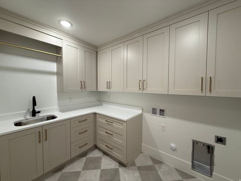 Tiny photo for 831 E QUEENSRIDGE DR, Washington, UT 84780 (MLS # 2157104)