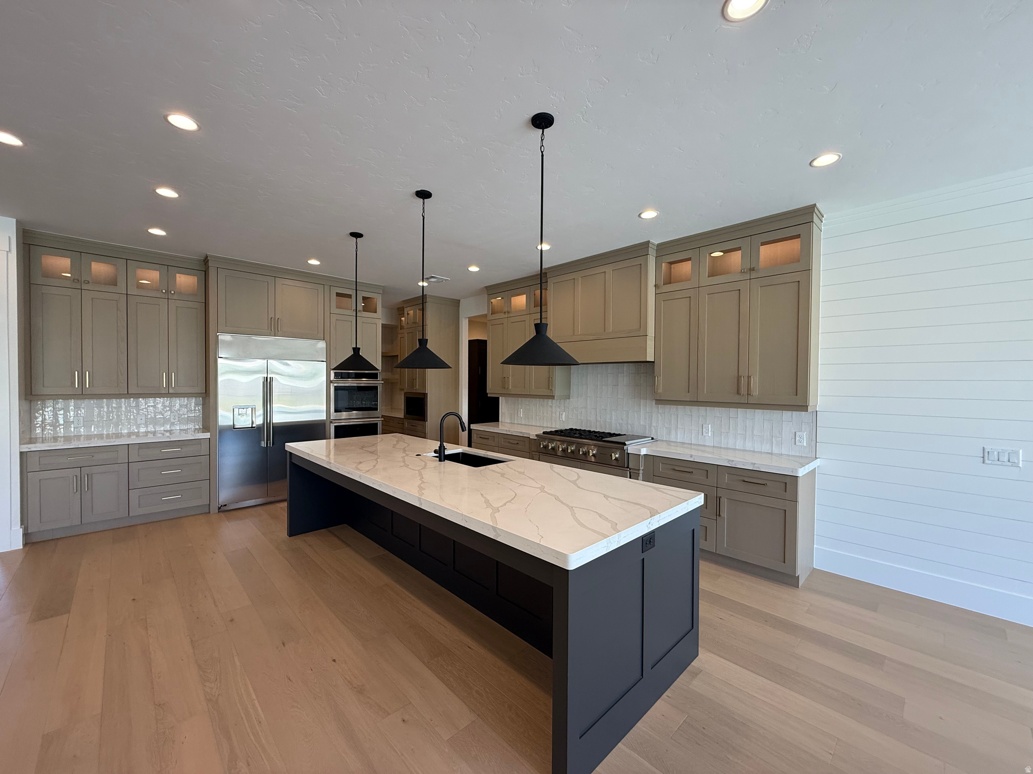QUEENSRIDGE 3 - Residential