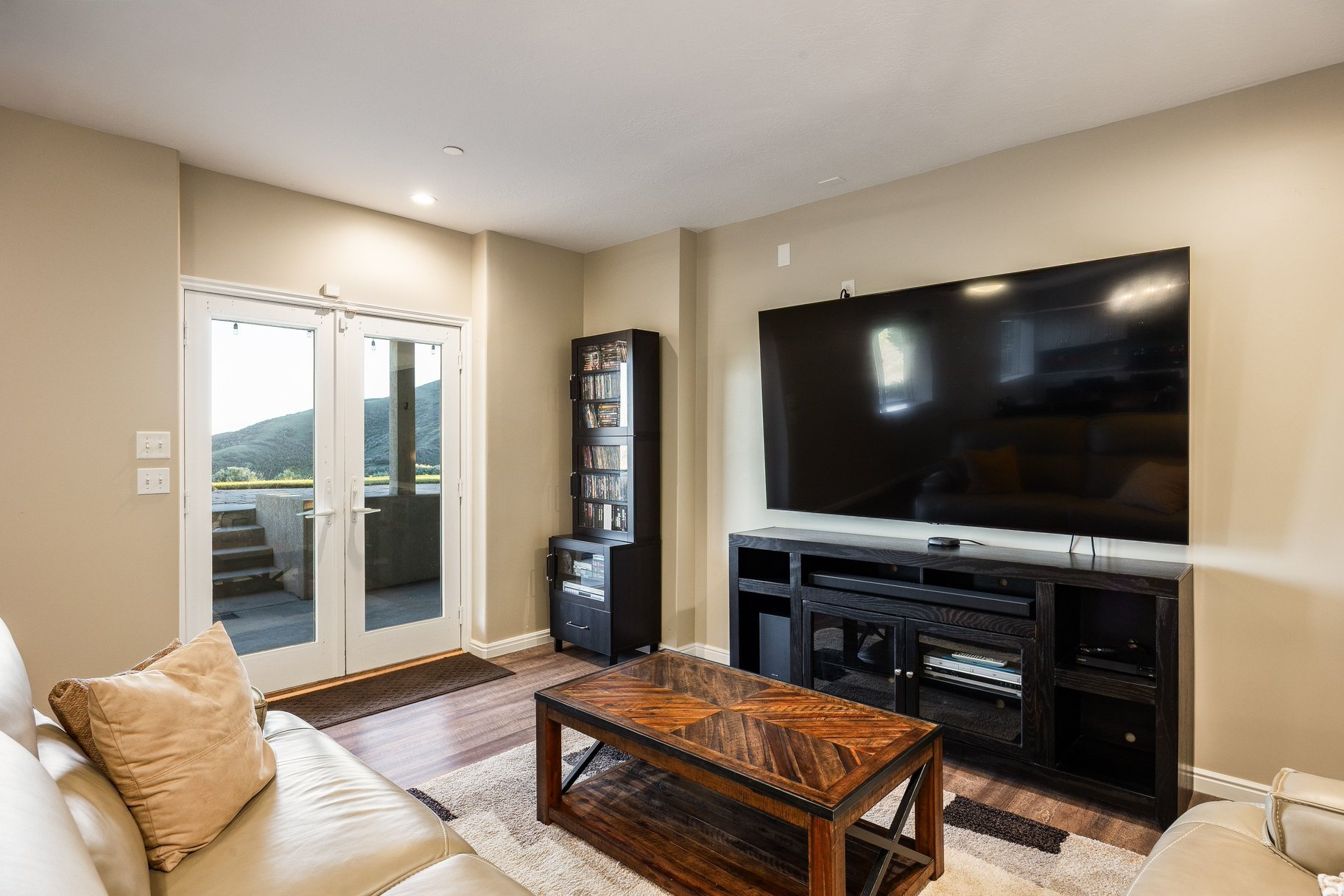 OAK VISTA - Residential