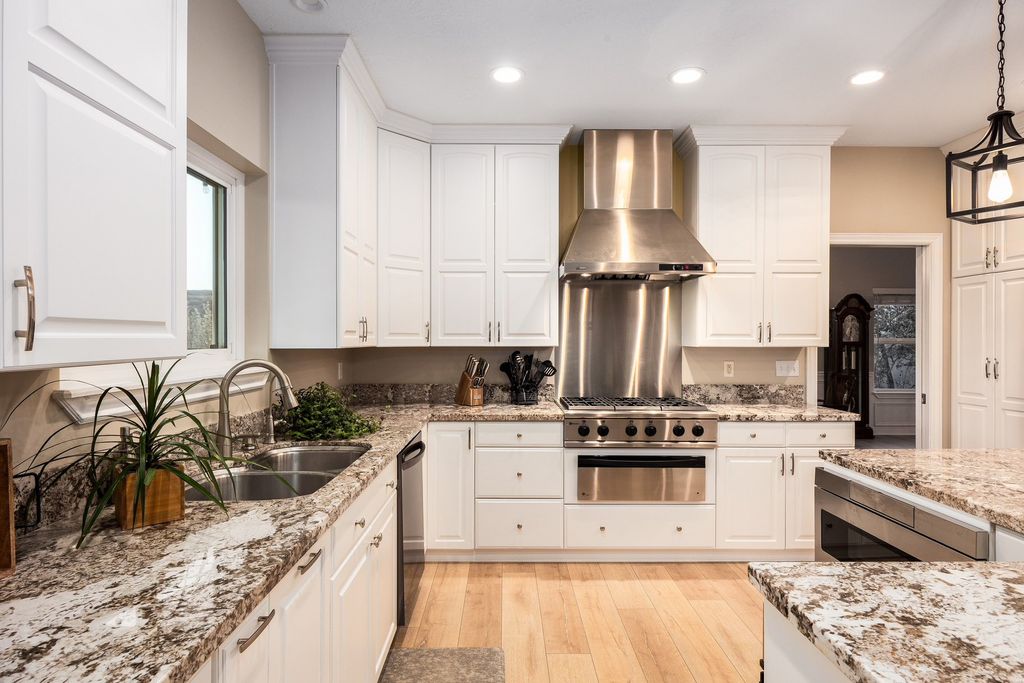 Photo of 15211 S LONE OAK CT, Draper, UT 84020 (MLS # 2156329)