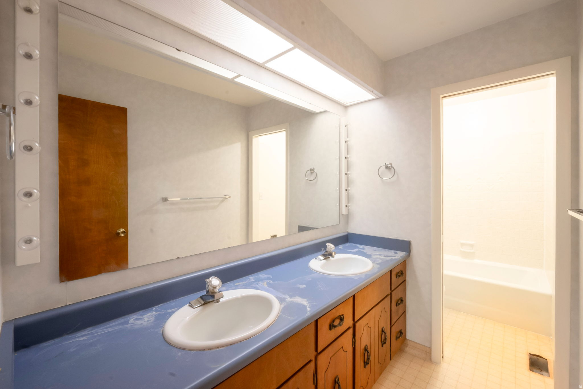 ROXBURY - Residential