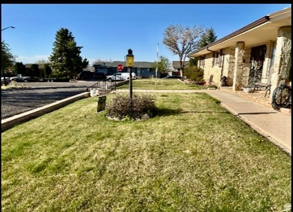 Photo of 252 E ALTAMIRA DR S, Cedar City, UT 84720 (MLS # 2140405)
