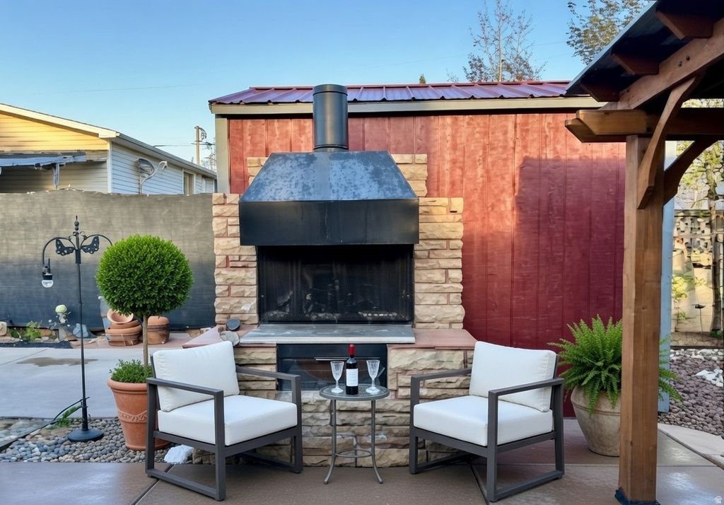 Photo of 252 E ALTAMIRA DR S, Cedar City, UT 84720 (MLS # 2140405)