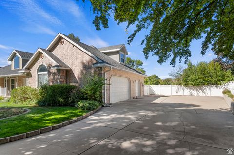 Tiny photo for 19 N LONE PEAK DR, Alpine, UT 84004 (MLS # 2115239)