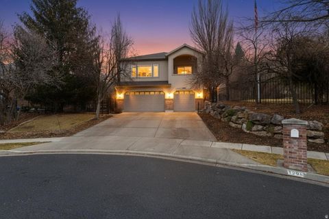 Photo of 1296 E OAKWOOD CIR N, Alpine, UT 84004 (MLS # 2141746)