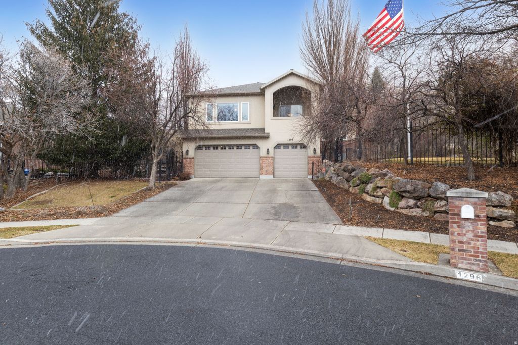 Photo of 1296 E OAKWOOD CIR N, Alpine, UT 84004 (MLS # 2141746)