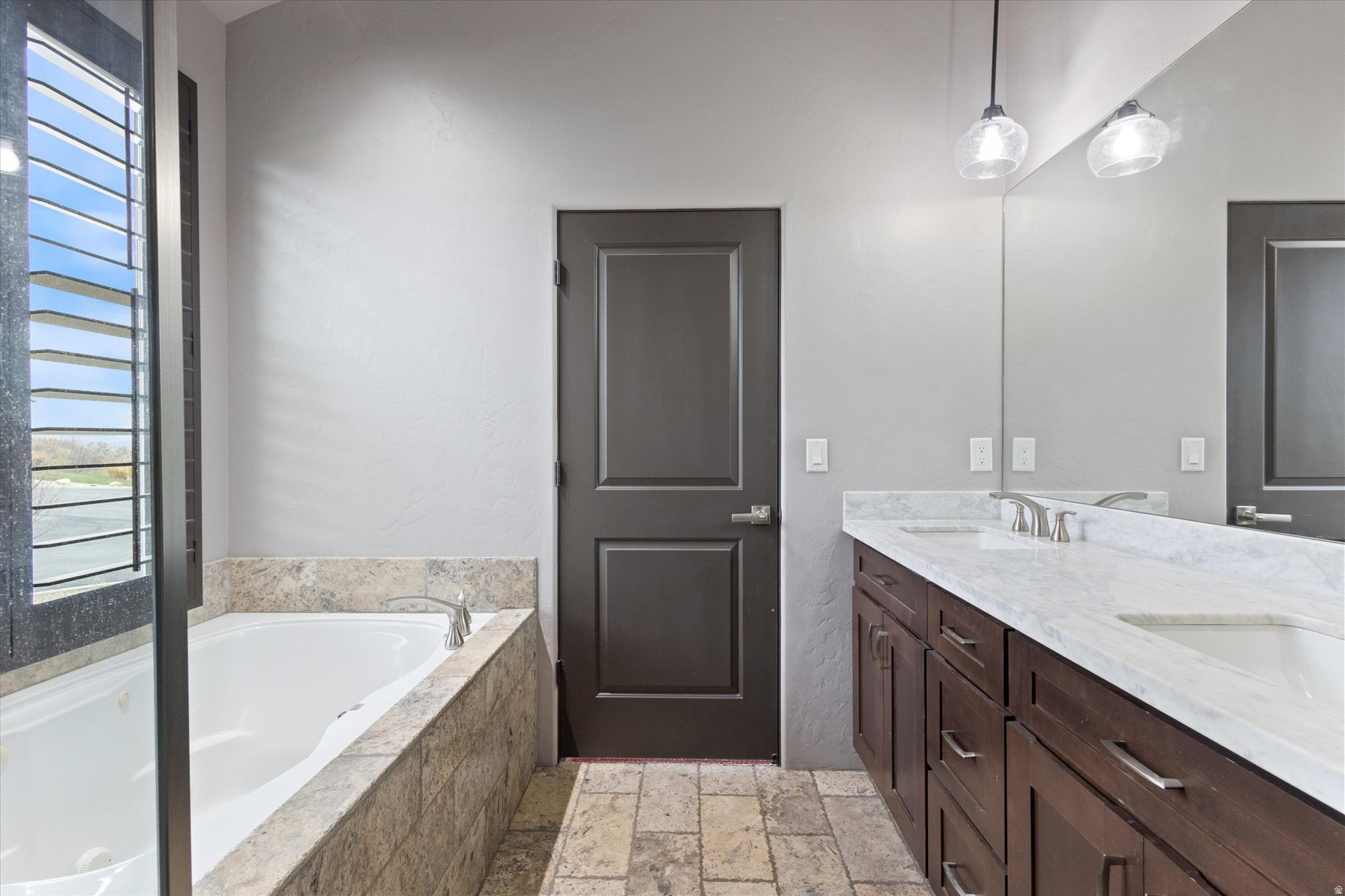 EAGLEPOINTE ESTATES - Residential