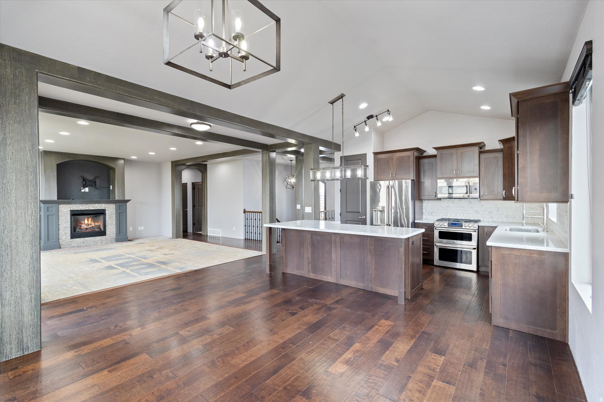 EAGLEPOINTE ESTATES - Residential