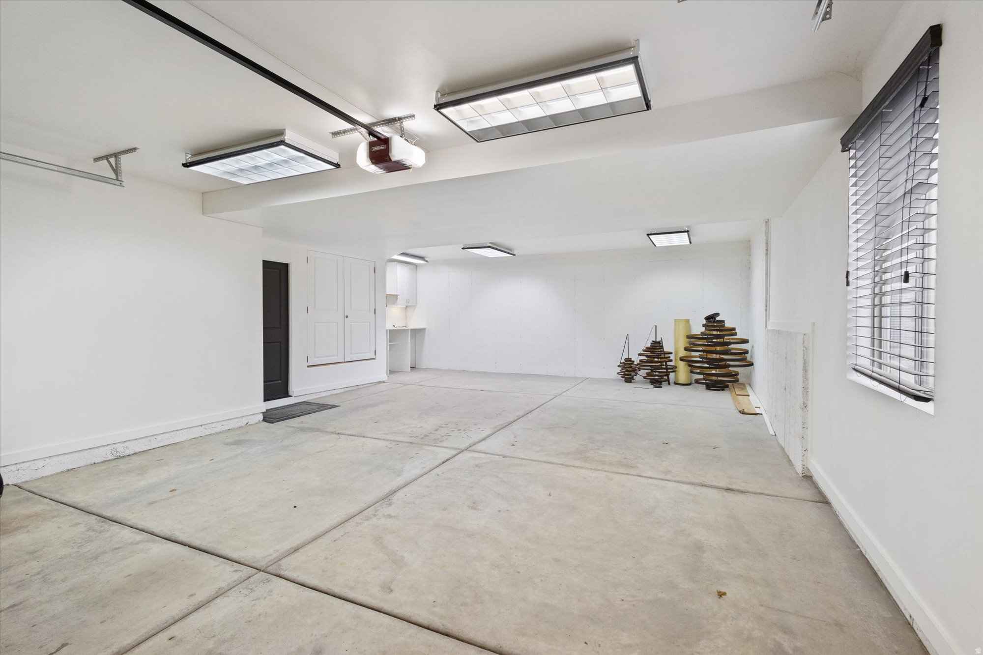 EAGLEPOINTE ESTATES - Residential