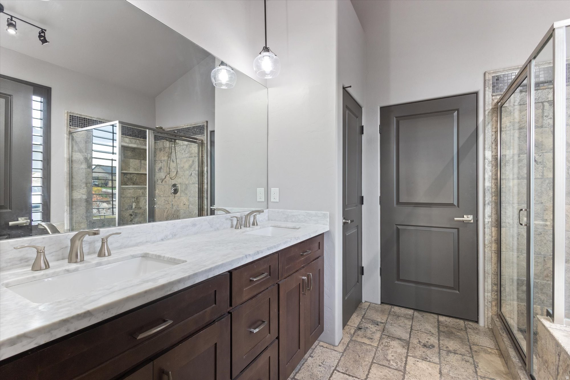 EAGLEPOINTE ESTATES - Residential