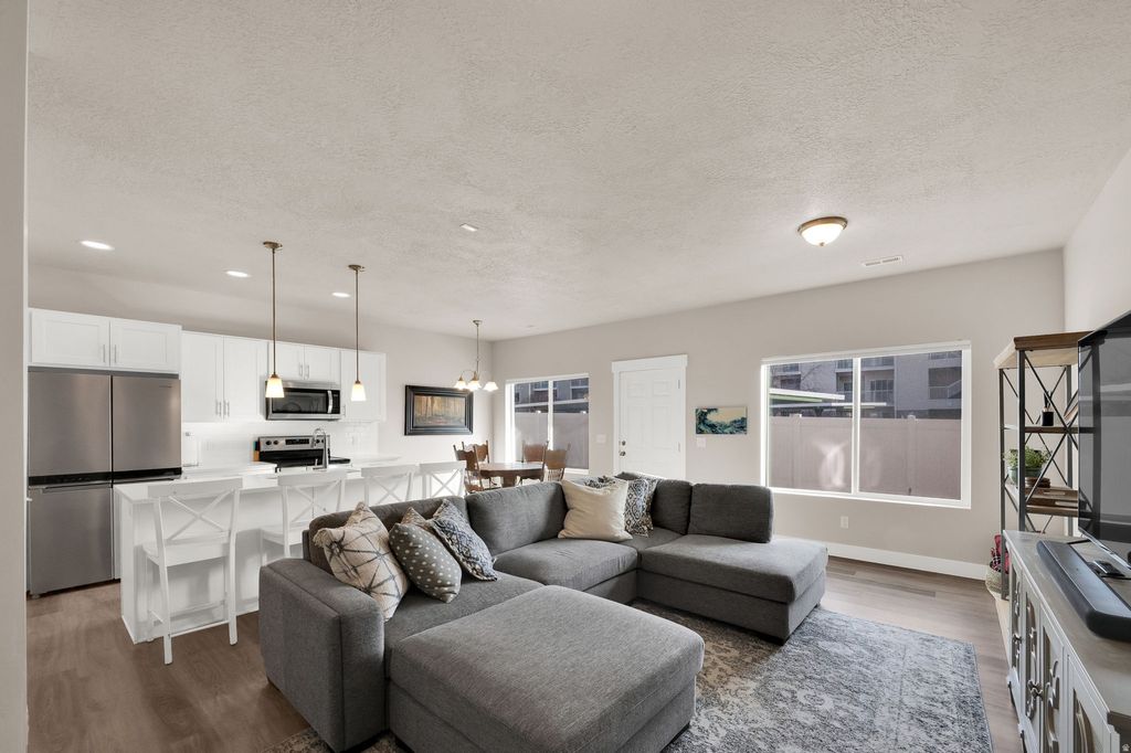 Photo of 462 E LONDON WAY #30, Clearfield, UT 84015 (MLS # 2139402)