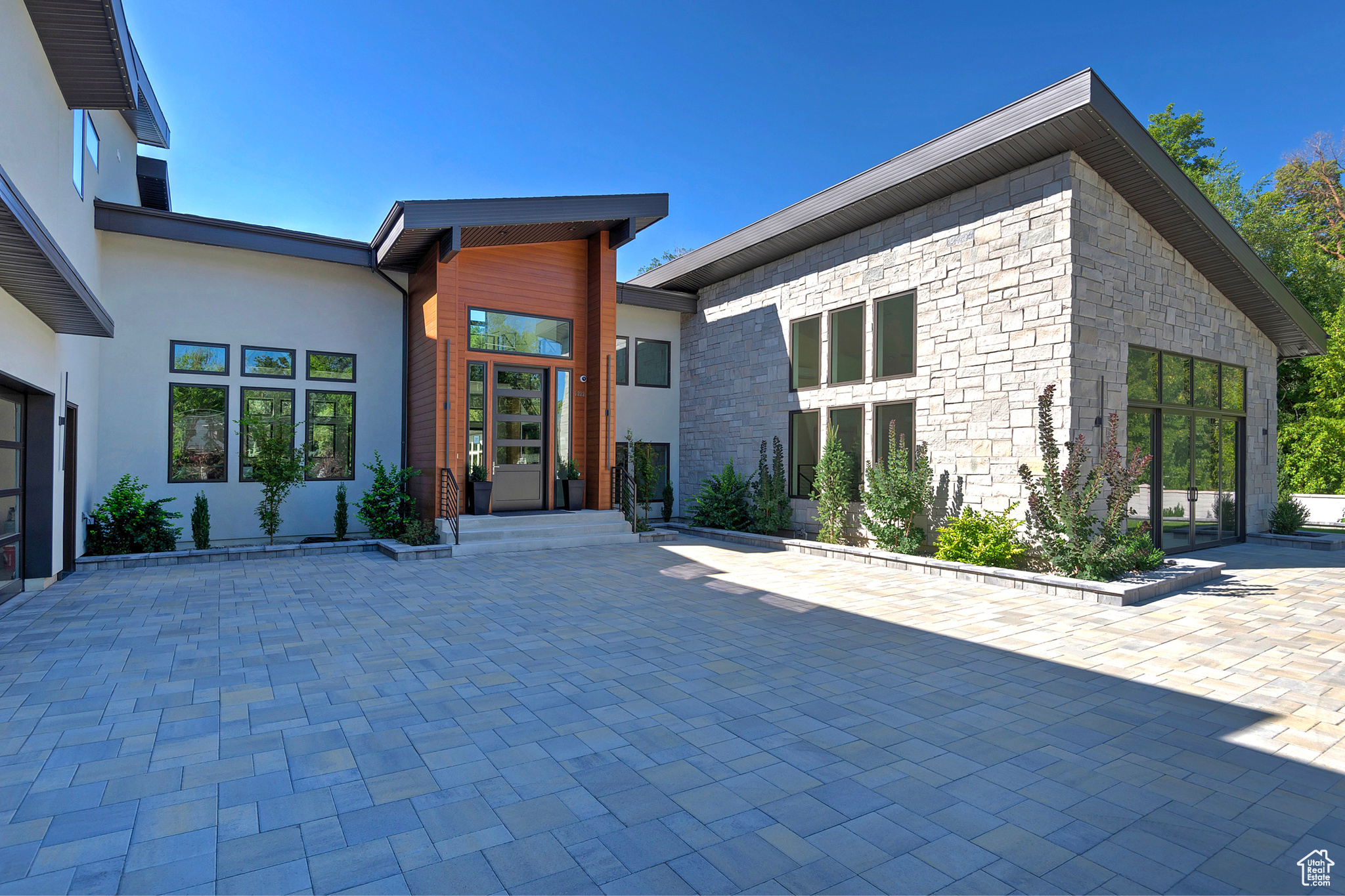 CREEKSIDE - Residential