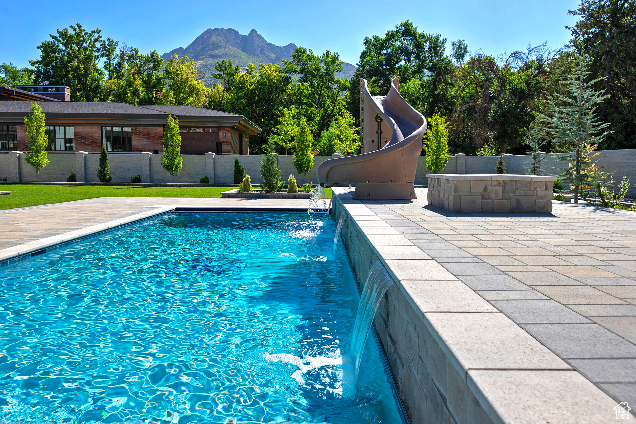 CREEKSIDE - Residential