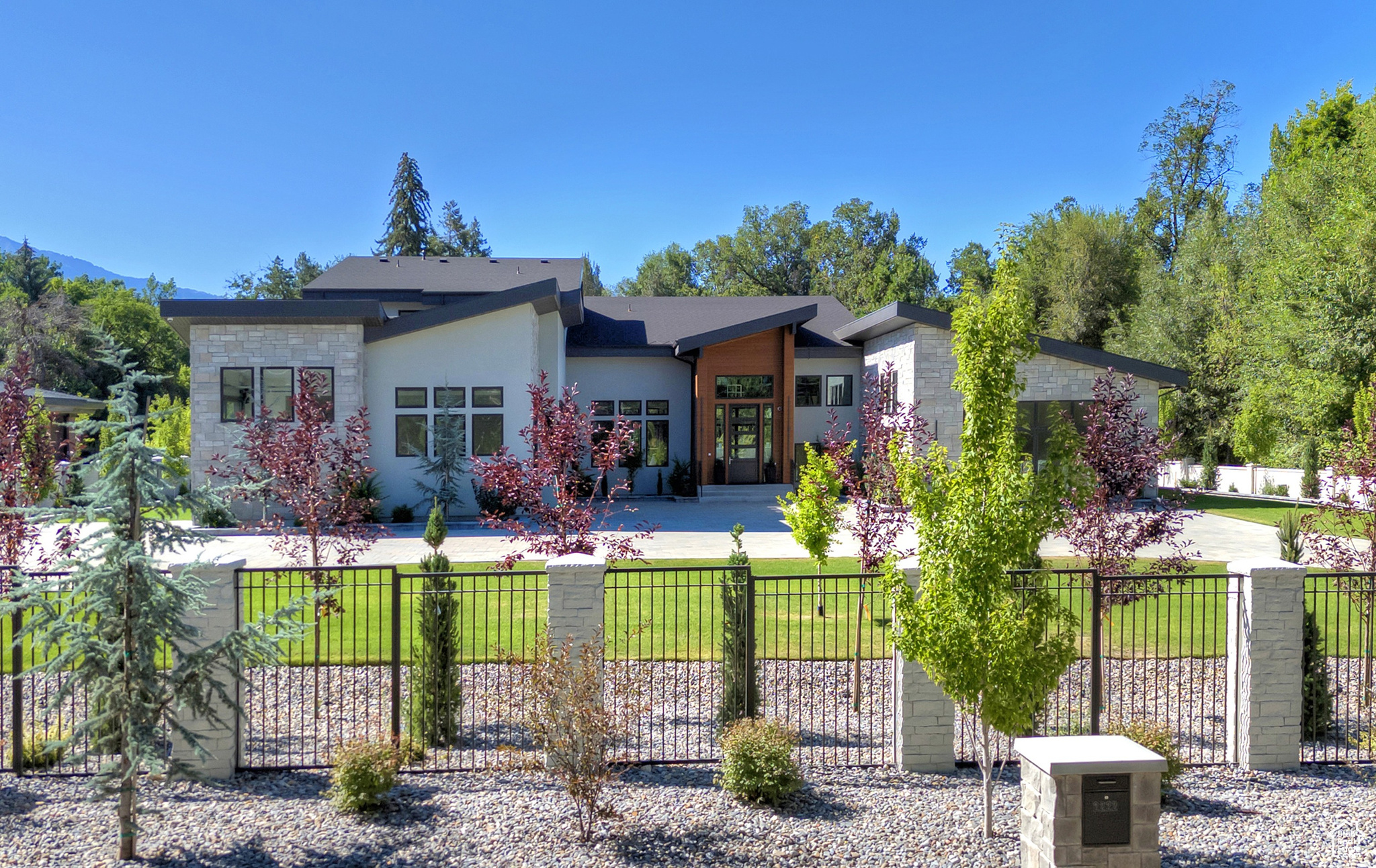 CREEKSIDE - Residential