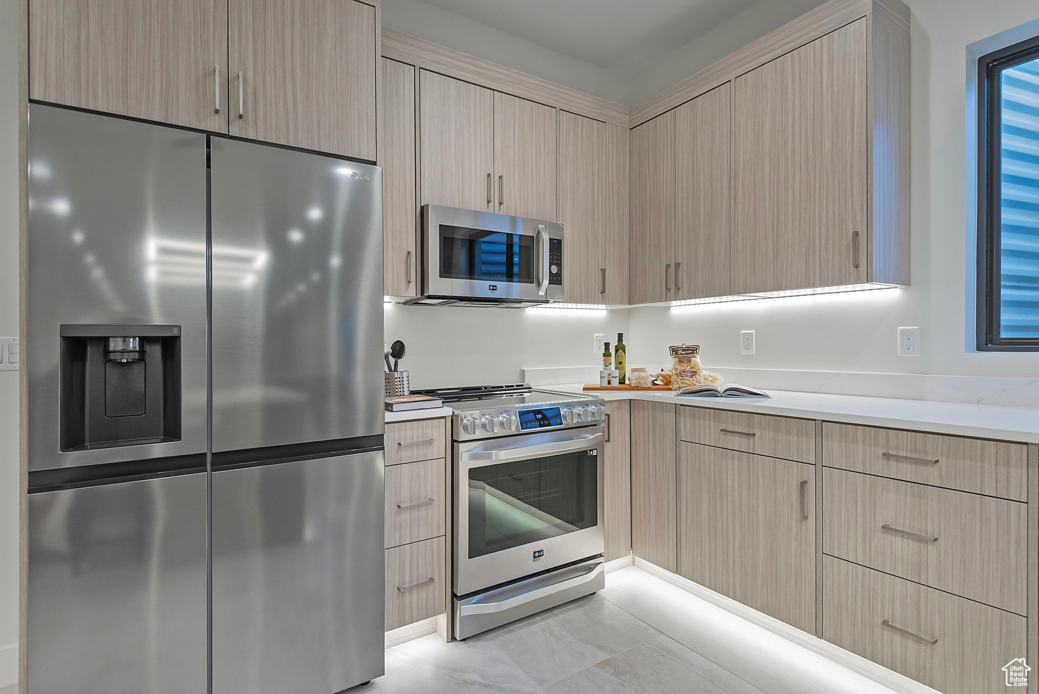 CREEKSIDE - Residential