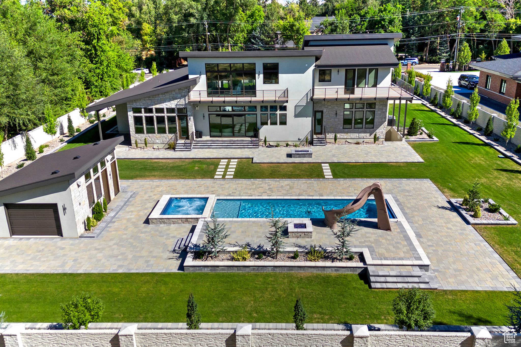 CREEKSIDE - Residential