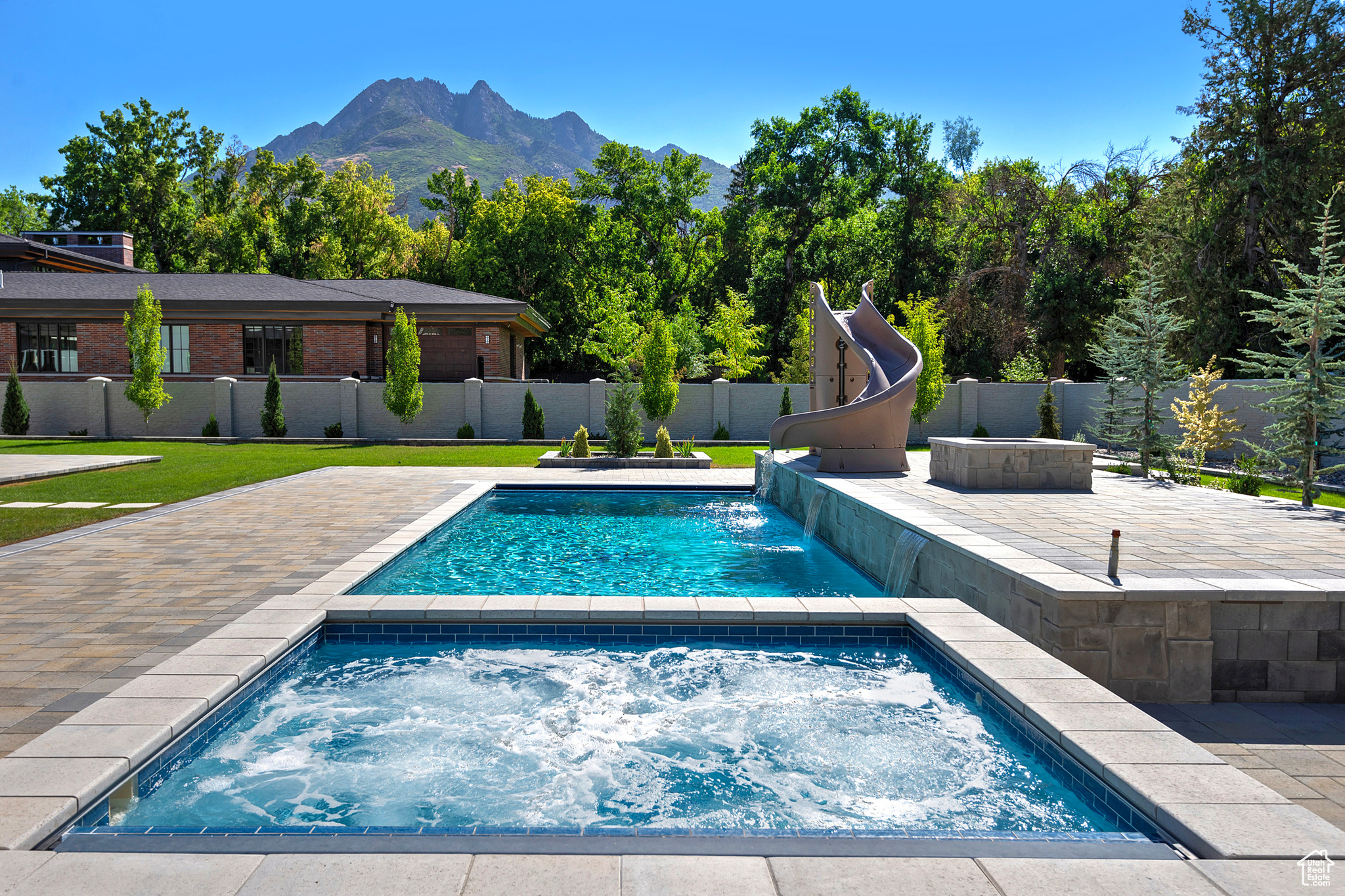 CREEKSIDE - Residential