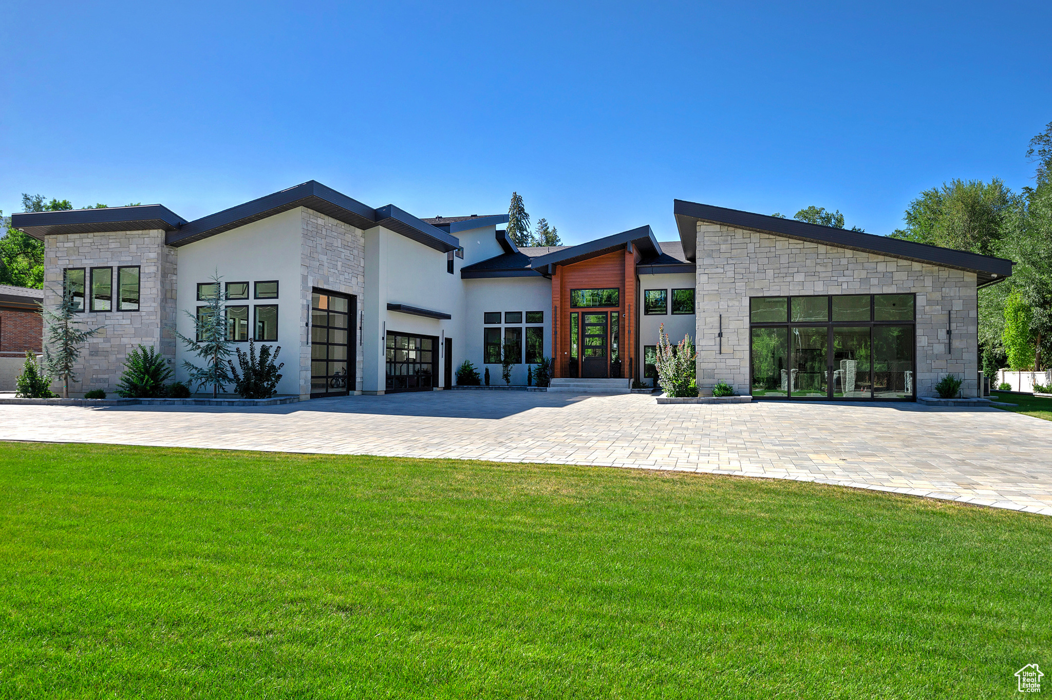 CREEKSIDE - Residential