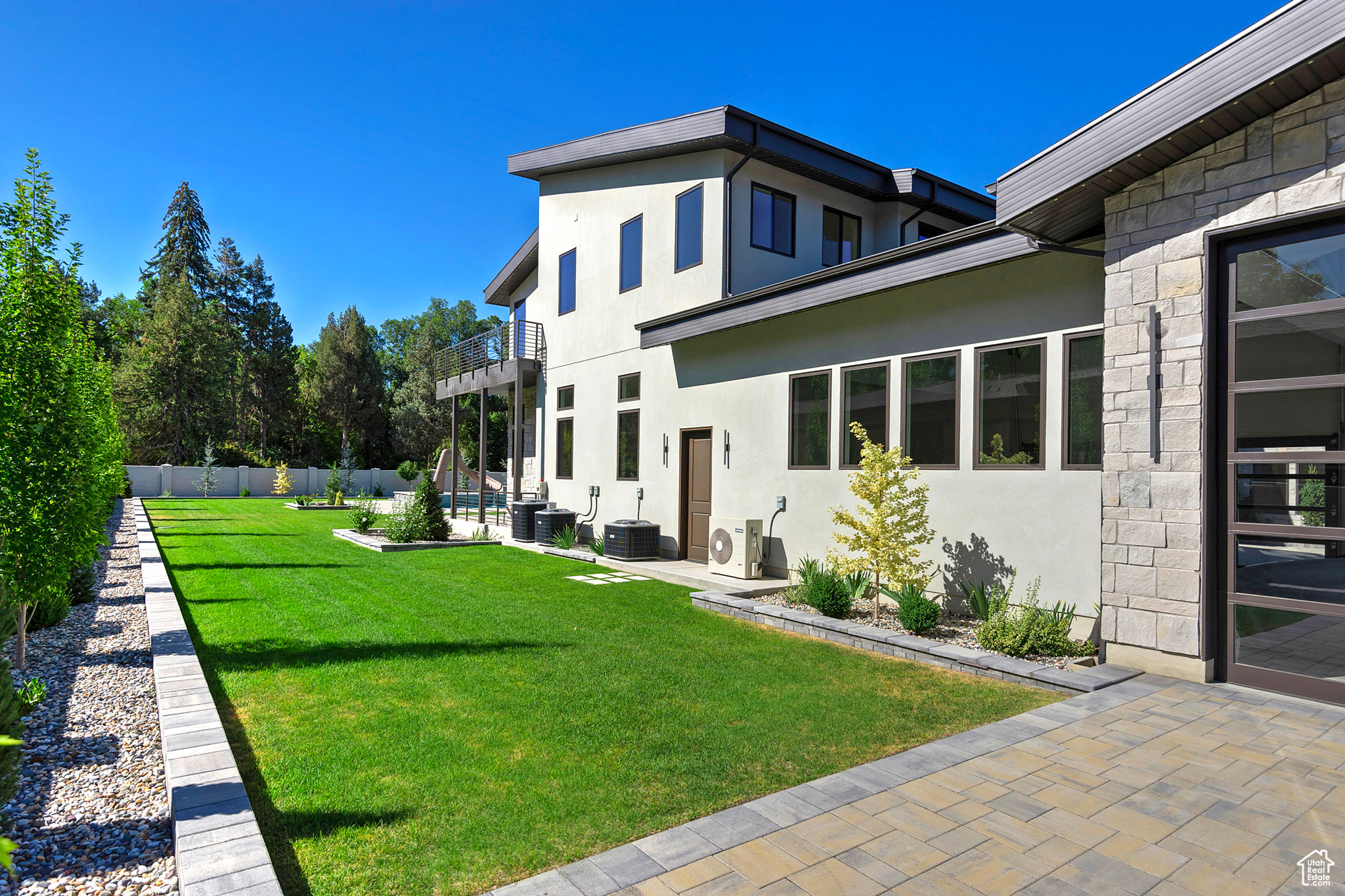 CREEKSIDE - Residential