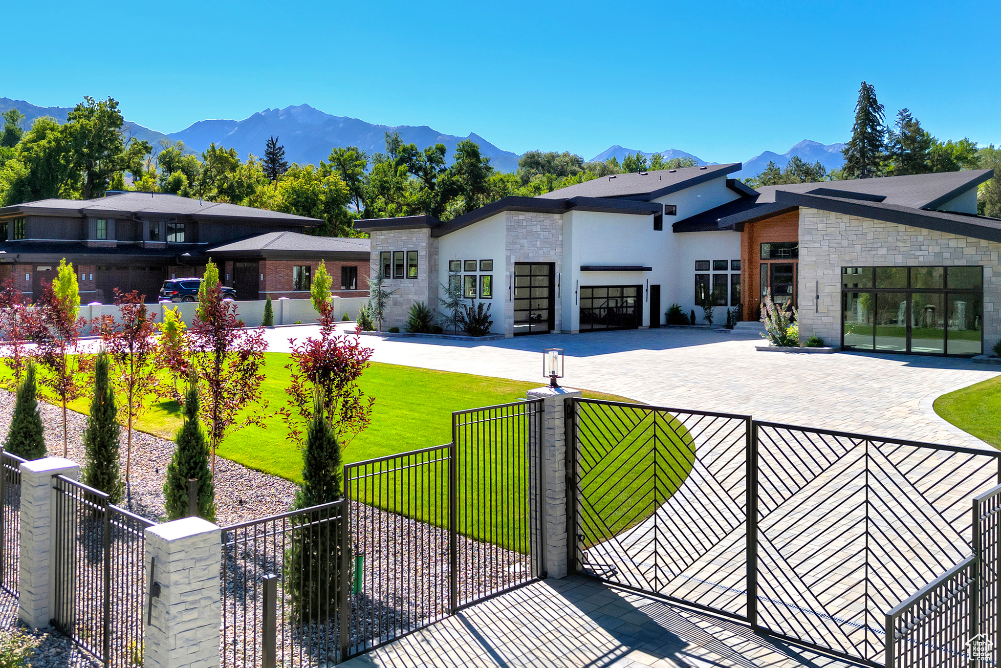 CREEKSIDE - Residential