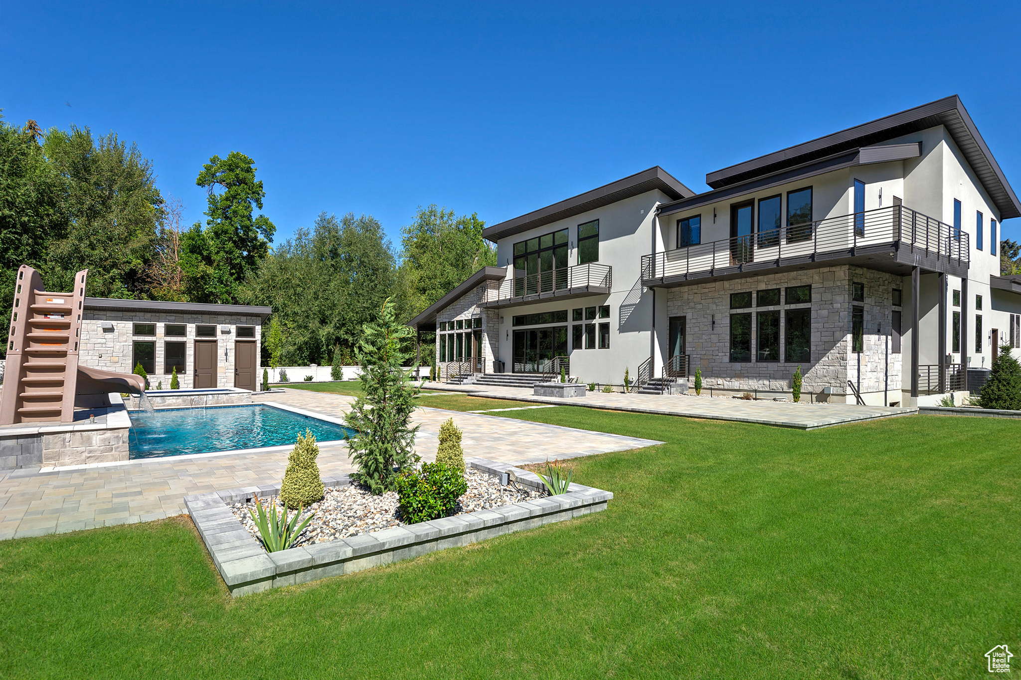 CREEKSIDE - Residential