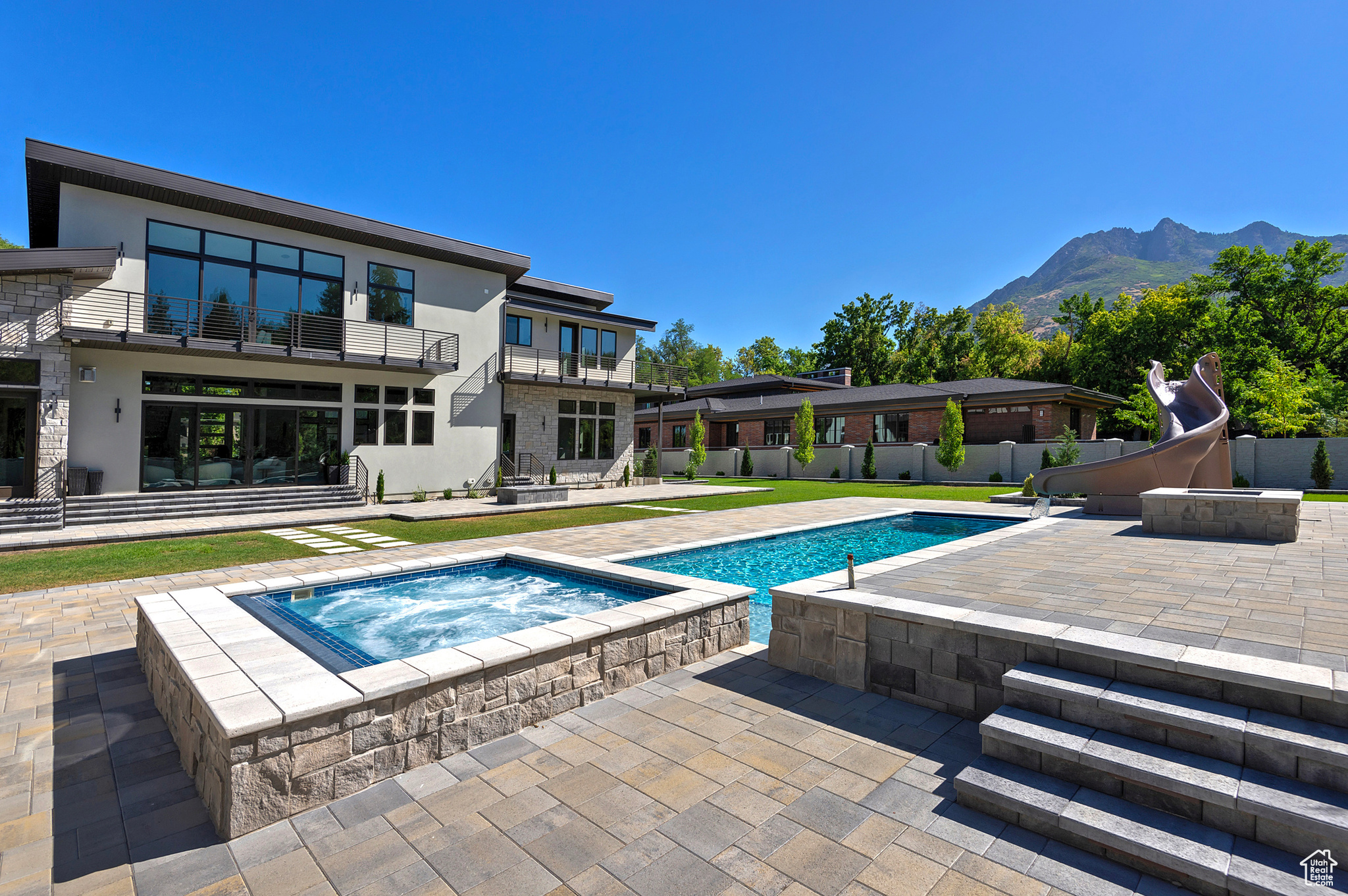 CREEKSIDE - Residential