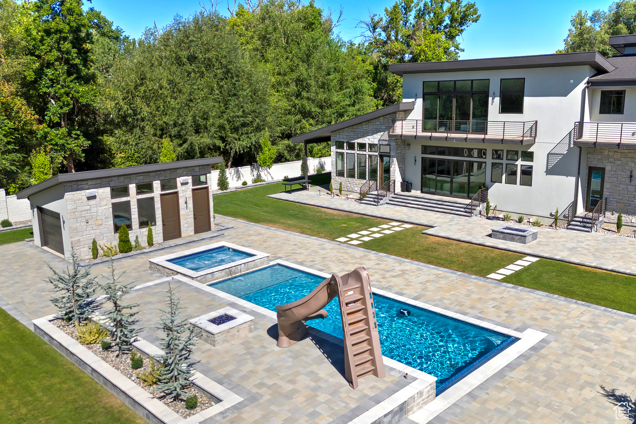 CREEKSIDE - Residential