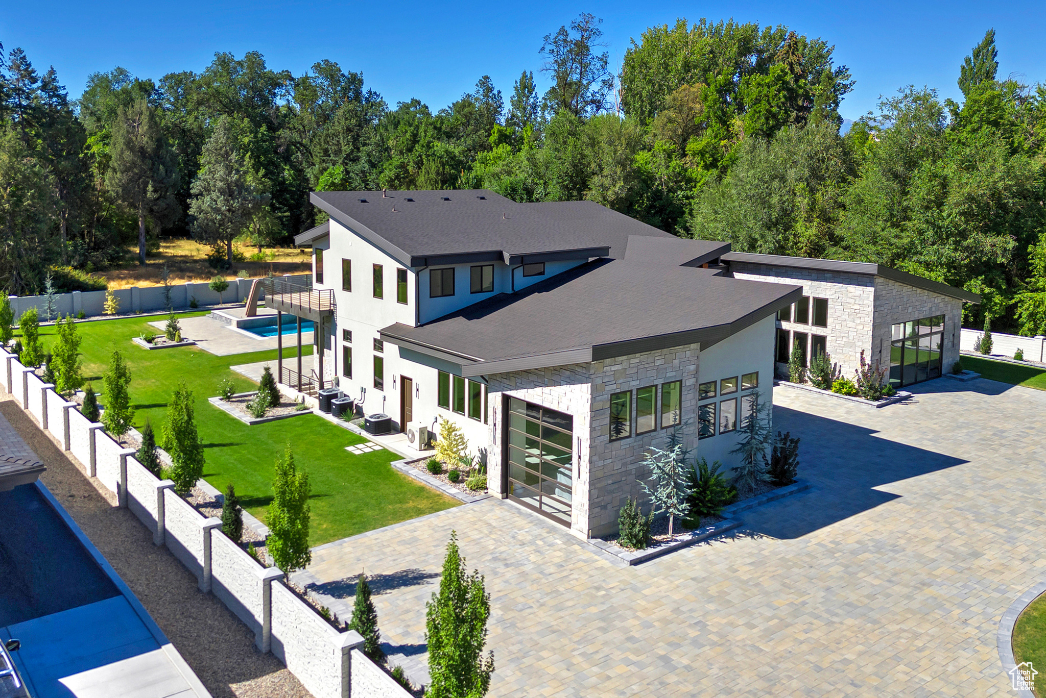 CREEKSIDE - Residential