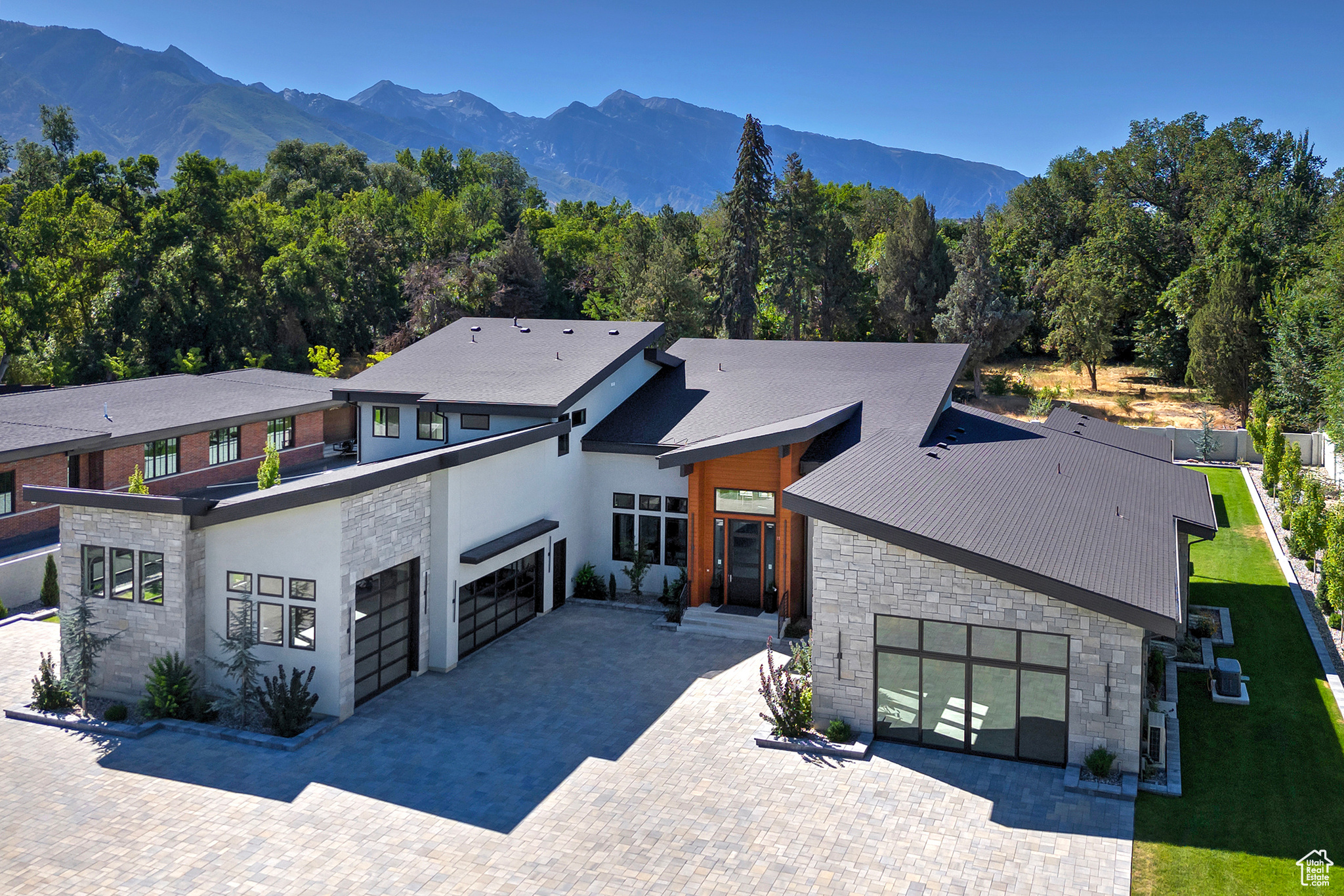 CREEKSIDE - Residential