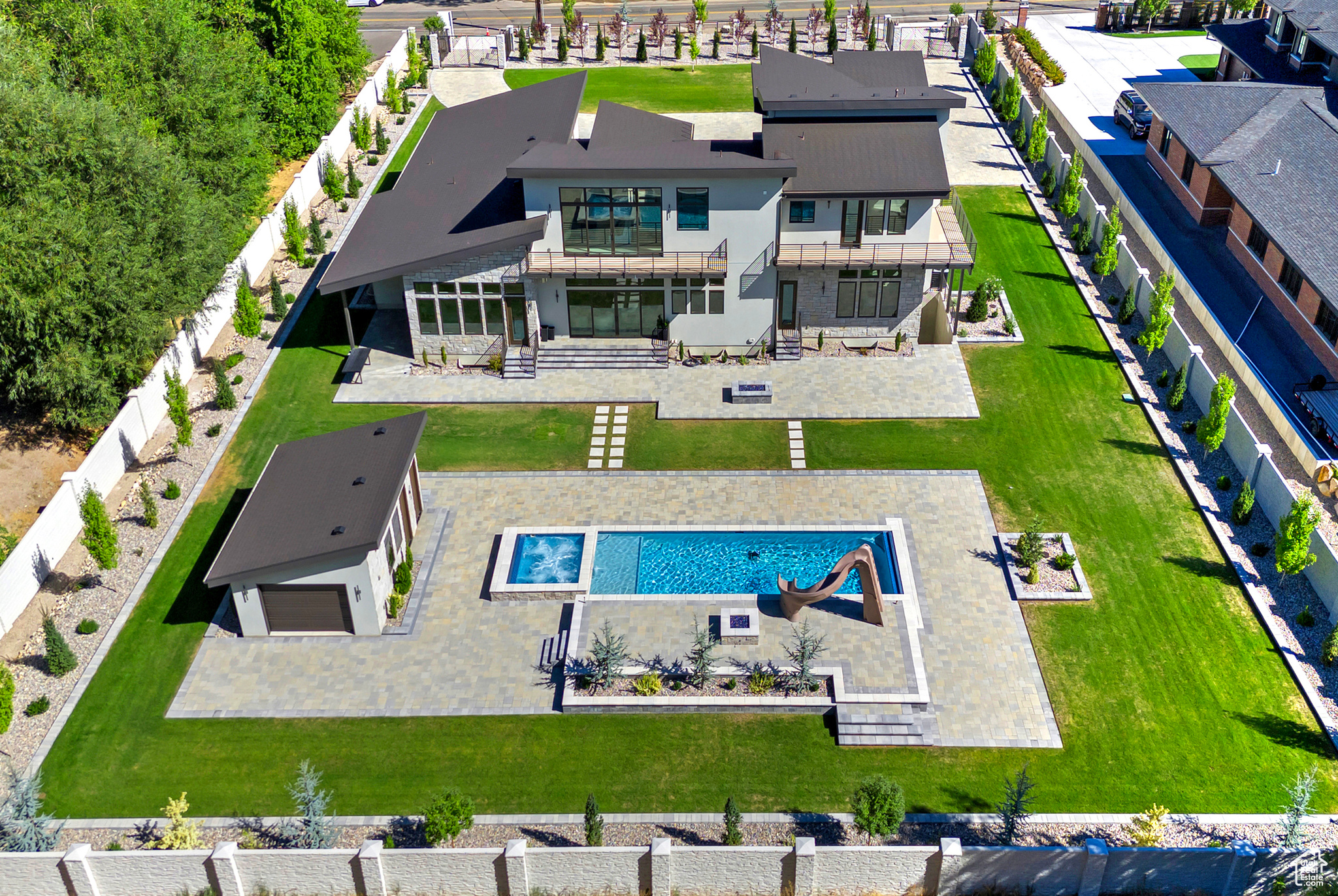 CREEKSIDE - Residential