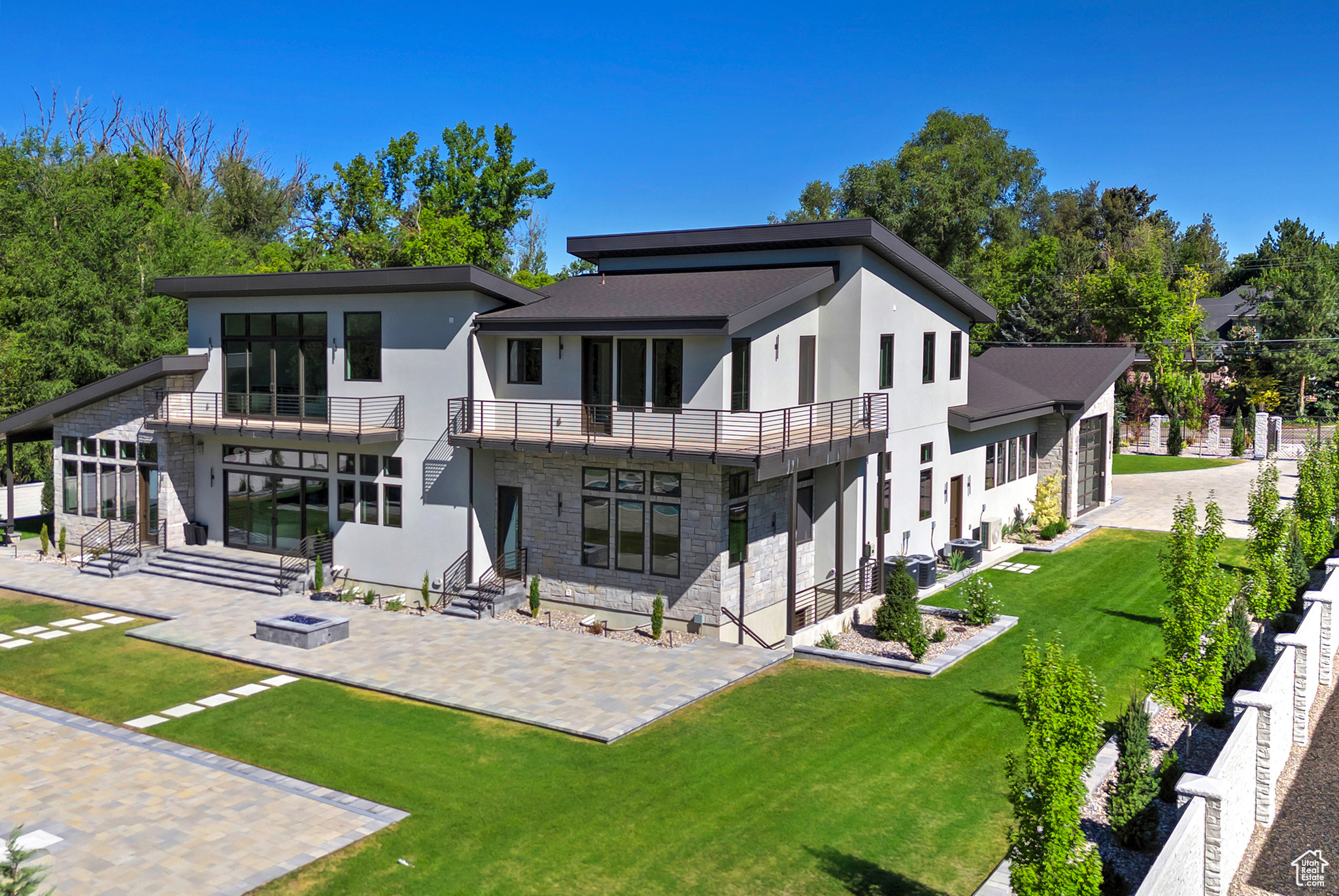 CREEKSIDE - Residential