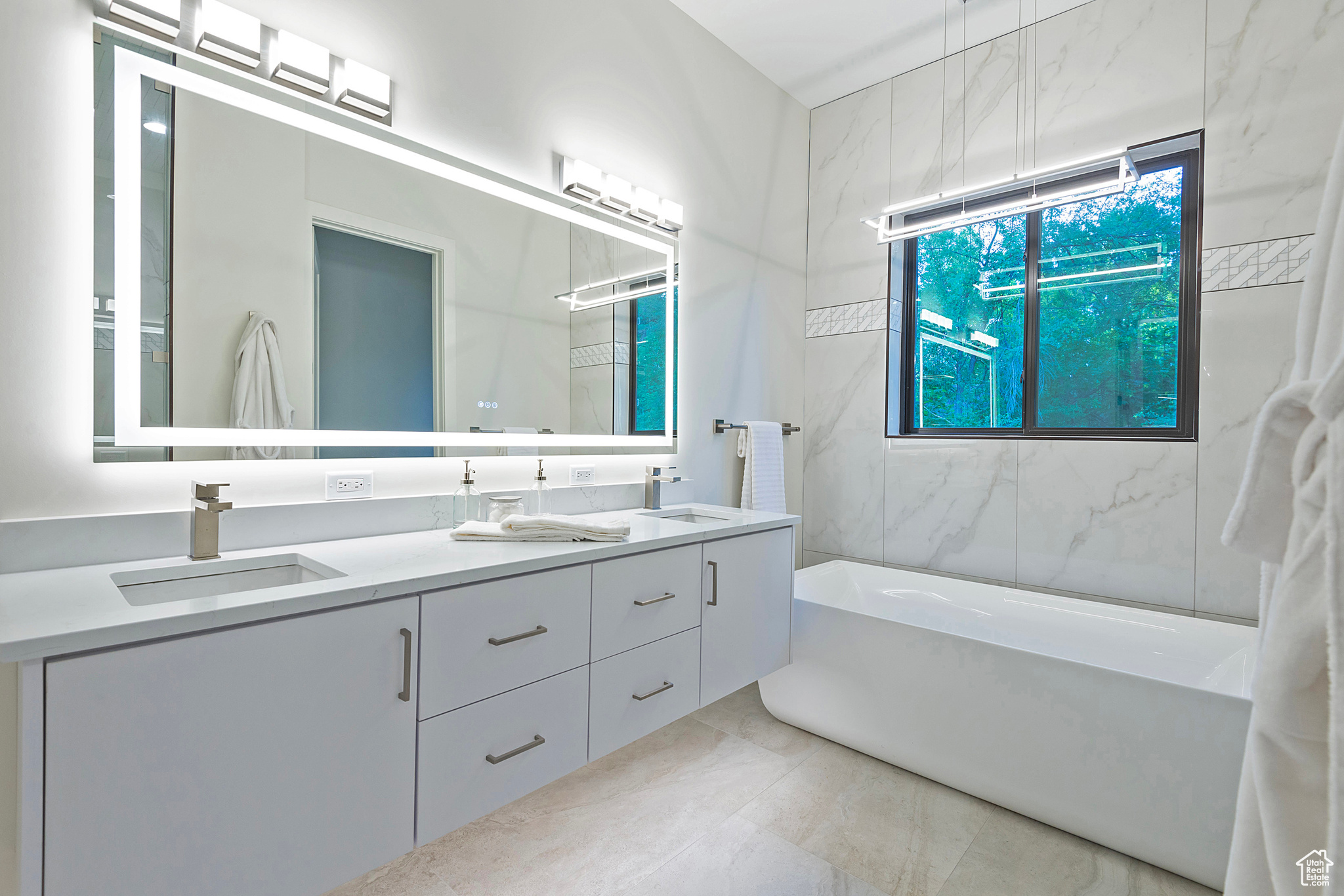 CREEKSIDE - Residential