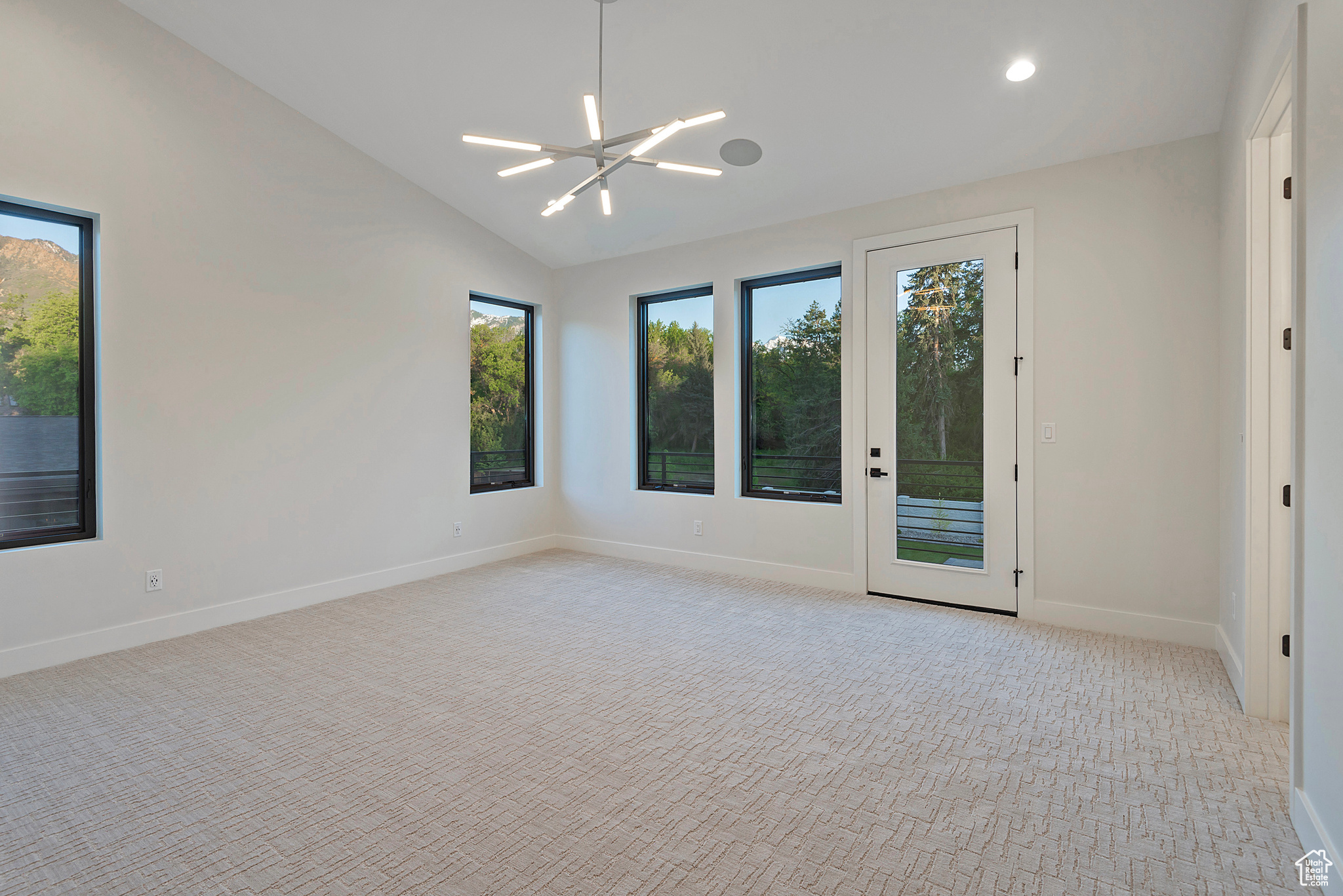 CREEKSIDE - Residential