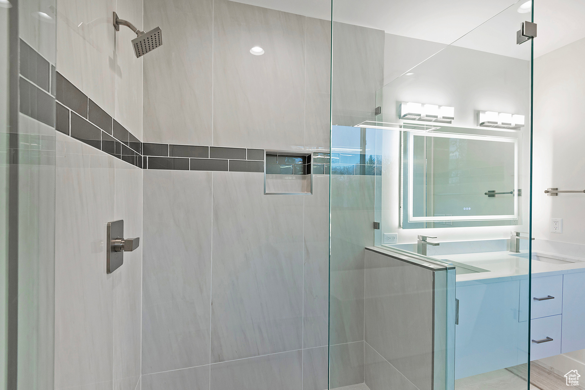 CREEKSIDE - Residential