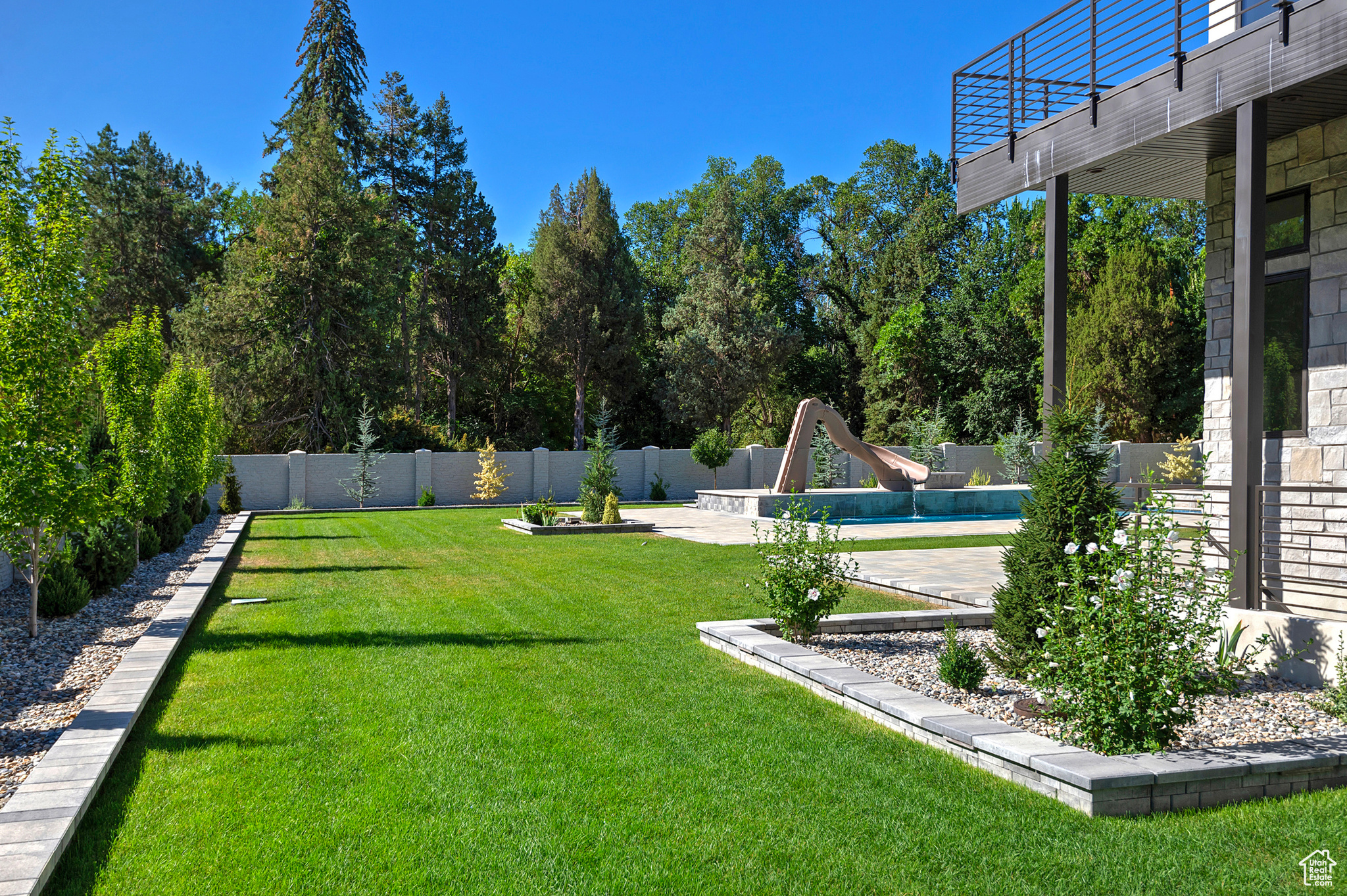 CREEKSIDE - Residential